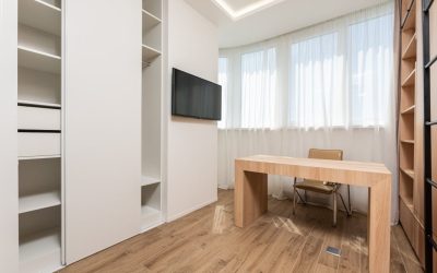 Szafa na wymiar czy gotowa – co wybrać do swojego domu?